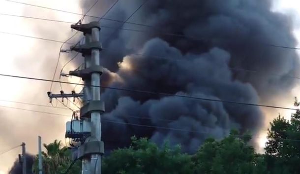 Feroz incendio en un depósito de plásticos de Morón