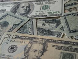 El dólar cerró al alza y recuperó terreno frente al peso uruguayo. El dólar cerró al alza y recuperó terreno frente al peso uruguayo.