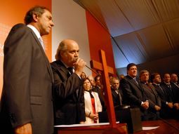 Prometen que en dos años habrá 100 mil policías en las calles