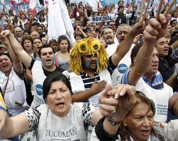 La Provincia analiza adelantar las paritarias docentes de 2015