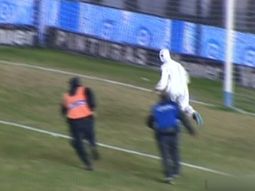 el fantasma de la b burlo a todos y se metio en el cilindro