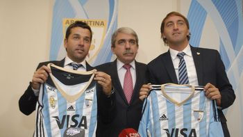 santiago capurro fue presentado como entrenador de las leonas santiago capurro fue presentado como entrenador de las leonas