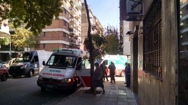 Un joven se peleó con su novia, se atrincheró en su departamento y amenazó a los vecinos