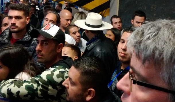 Montenegro, El Chaqueño y todo Haití: la locura por una selfie con Messi