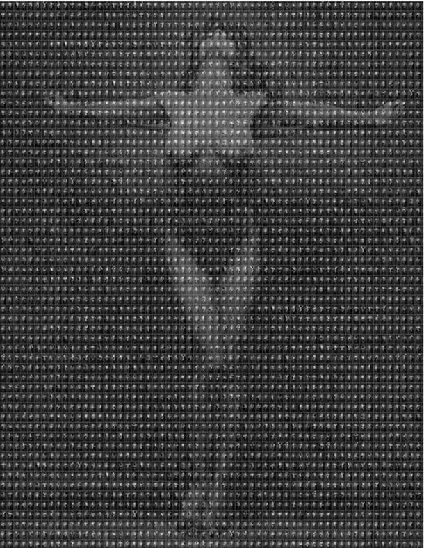 Kelly Brook trajo un souvenir de sus vacaciones