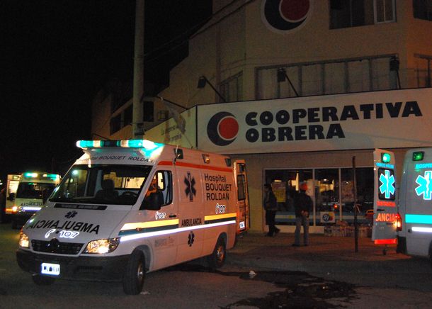 Derrumbe en Neuquén: al menos dos muertos por la caída del techo de un súper