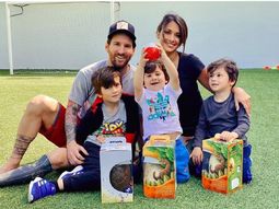 lionel messi y antonela desearon felices pascuas con una foto familiar lionel messi y antonela desearon felices pascuas con una foto familiar