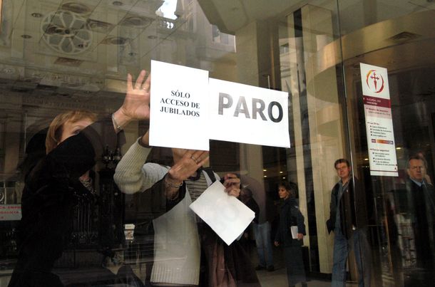 Bancarios hacen un paro nacional de 24 horas el día previo al feriado por el 9 de Julio