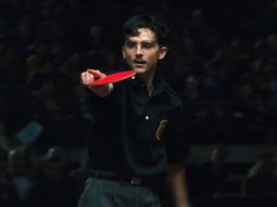 Timothée Chalamet le hace honor al nombre y se vuelve supremo en Marty Supreme