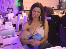 se convirtio en viral por darle la teta a su bebe en un casamiento se convirtio en viral por darle la teta a su bebe en un casamiento