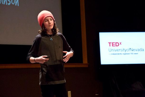 Un chico de 13 años deja la escuela y hackea la educación tradicional
