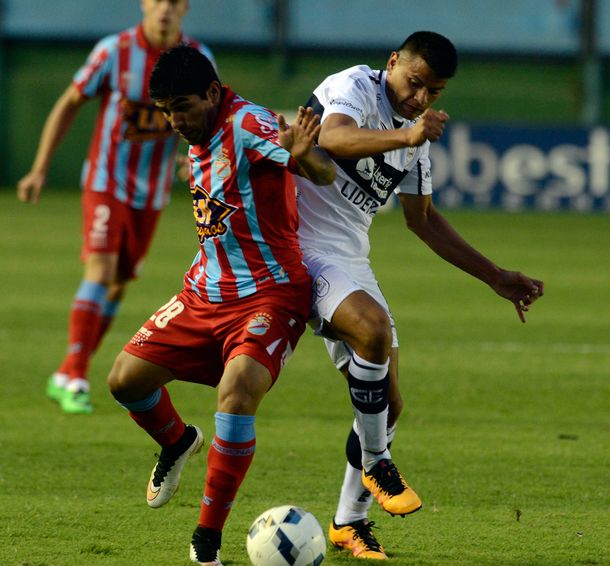 Luego de echar a Troglio, Gimnasia le ganó a Arsenal