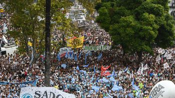 Los docentes vuelven a marchar en reclamo de una paritaria nacional Los docentes vuelven a marchar en reclamo de una paritaria nacional