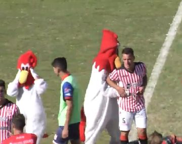 La mascota de Deportivo Morón tuvo un gesto que emocionó a todos