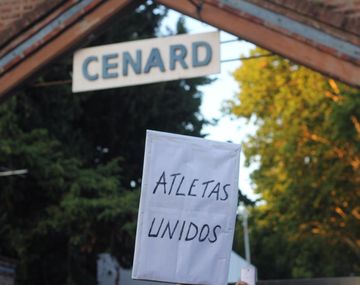 Masiva marcha contra la venta de las tierras del Cenard