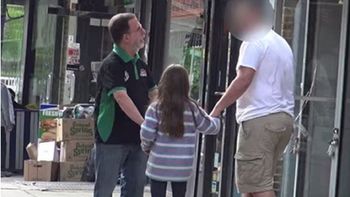 experimento social en que una nena simulaba estar perdida casi termina mal experimento social en que una nena simulaba estar perdida casi termina mal