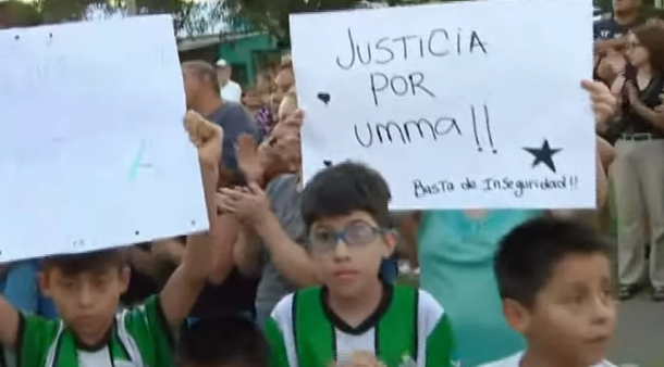 Multitudinaria marcha en Villa Centenario: Justicia por Uma