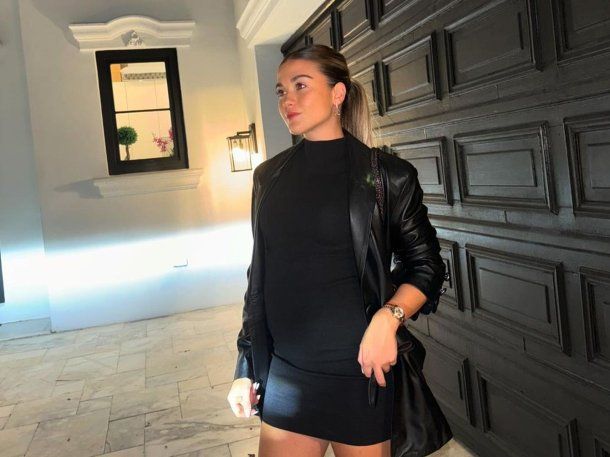 Sofía Calzetti se mostró embarazada junto a Benjamín Agüero