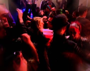 Demoraron a 63 chicos en una fiesta Facebook