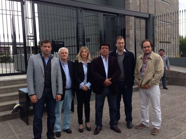 Dirigentes del PJ recordaron a Néstor Kirchner en el mausoleo de Río Gallegos