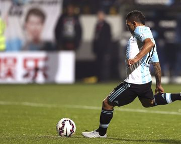 Las dos caras: los penales de Tevez ante Uruguay y Colombia