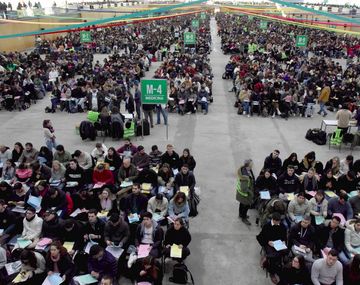 Escándalo en Examen de Residencias: exministro pidió deportar a los tramposos