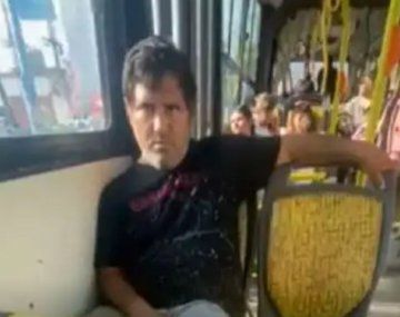 Filman a degenerado masturbándose frente a una joven en un colectivo