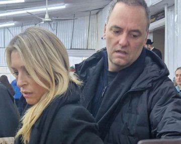 Manuel Adorni con su esposa Bettina Angeletti en Nueva York. Foto gentileza: Radio Jai