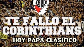 los hinchas de boca se rien con afiches de river los hinchas de boca se rien con afiches de river