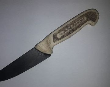 Un vendedor ambulante intentó matar con una cuchilla a un colectivero