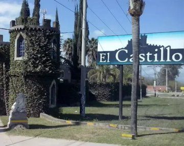 Dos parejas ingresaron a un hotel alojamiento con un bebé