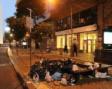 Buenos Aires volvió a amanecer cubierta de basura