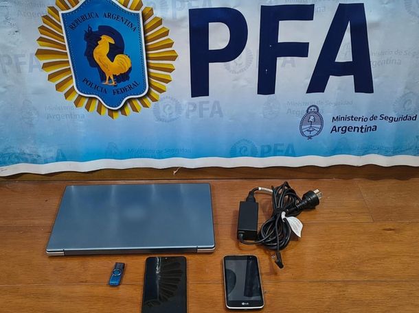 En el operativo se secuestraron una notebook, artículos de electrónica y dos teléfonos celulares En el operativo se secuestraron una notebook, artículos de electrónica y dos teléfonos celulares