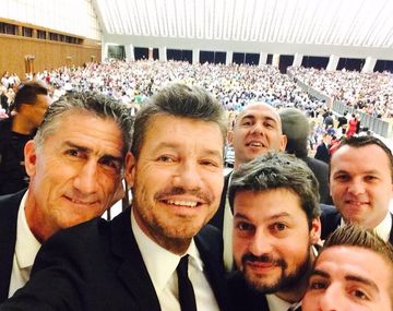 Marcelo Tinelli llevó sus famosas selfies al Vaticano: mirá la foto