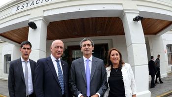 randazzo promete para 2015 un servicio de tren entre buenos aires y rosario randazzo promete para 2015 un servicio de tren entre buenos aires y rosario