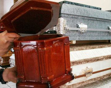 no se podrá esparcir las cenizas ni conservarlas en el hogar, según un nuevo documento del Vaticano