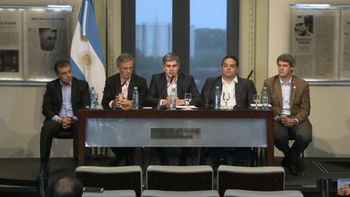 Conferencia de prensa Gobierno sobre Bono fin de año Conferencia de prensa Gobierno sobre Bono fin de año