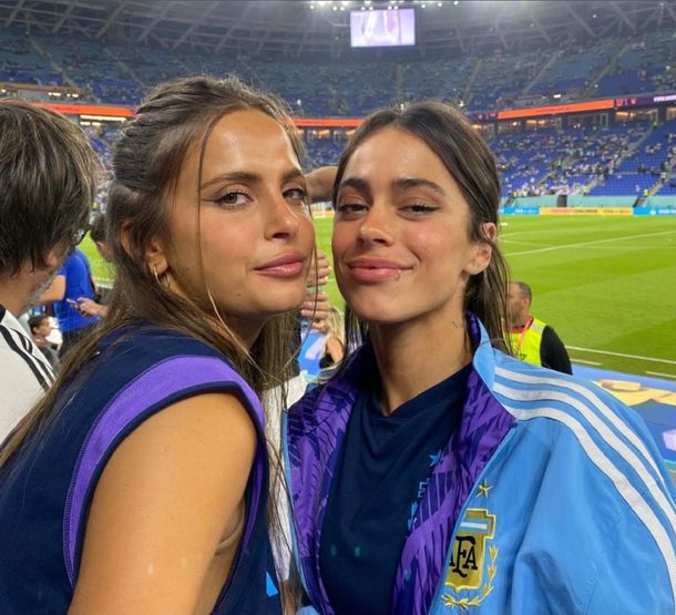 Talismán: Tini Stoessel alentó a Rodrigo de Paul en el Argentina y Polonia