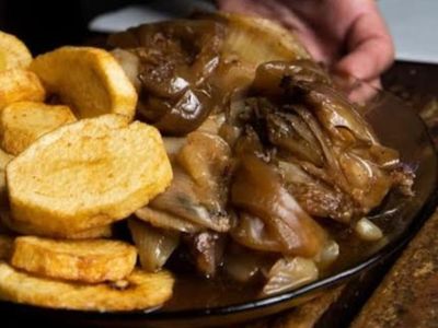 Ubicado en Floresta y con platos exquisitos, este bodegón es el punto de encuentro de diversas familias y amigos. 