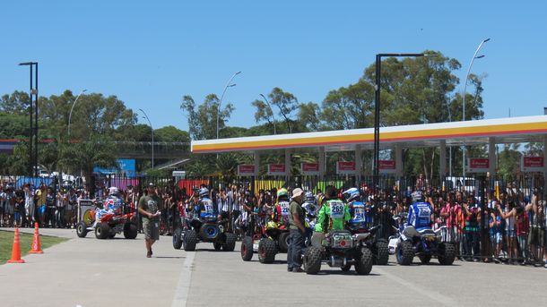 Arrancó el Dakar: gran desfile desde Tecnópolis a la Plaza de Mayo