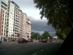 La tormenta desde la avenida Libertador La tormenta desde la avenida Libertador
