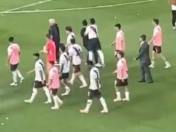 lo que no se vio en la tv: la pina de salas a joven que filmaba los festejos de boca lo que no se vio en la tv: la pina de salas a joven que filmaba los festejos de boca