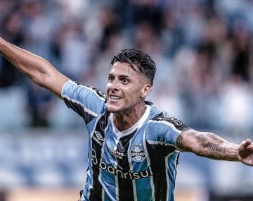 Pavón sorprende como lateral en Gremio y lo compararon con una leyenda de Brasil