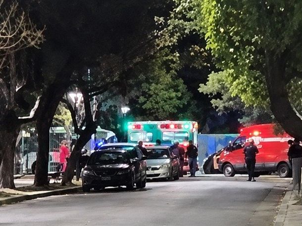 Un adolescente murió tras recibir un disparo en una plaza de Villa Pueyrredón