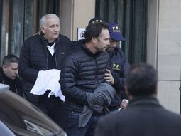 El juez Bonadío rechazó el pedido de extradición de Eduardo Deluca y los Jinkis. El juez Bonadío rechazó el pedido de extradición de Eduardo Deluca y los Jinkis.