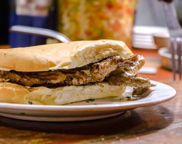 Con platos caseros y simples, este bodegón es el faro de la gastronomía porteña.
