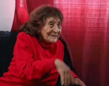 Tiene 99 años, le dicen Mirtha Legrand de Neuquén y ameniza las fiestas de su familia