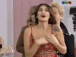 silvina luna tuvo un percance con su escote silvina luna tuvo un percance con su escote