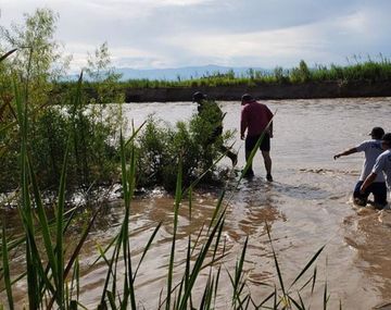 Un hombre murió ahogado al intentar salvar a un nene en un río
