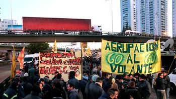 caos en puente pueyrredon por marcha de colectiveros de la linea 60 caos en puente pueyrredon por marcha de colectiveros de la linea 60